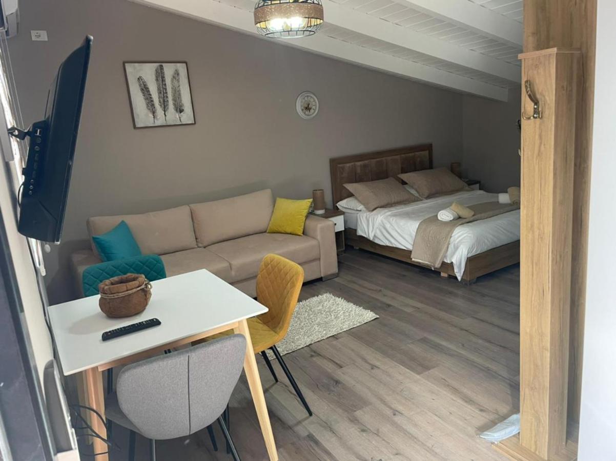 Small Hotel Ora 포그라데츠 외부 사진
